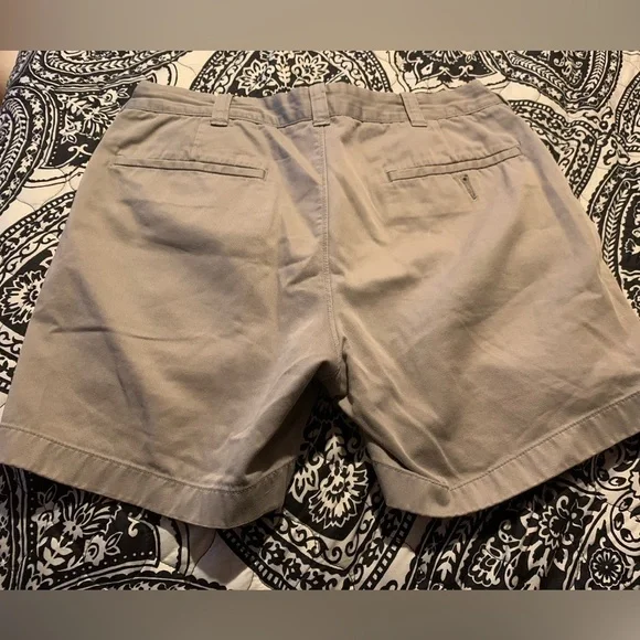 EUC J Crew Stanton version shorts 29” waist 5” inseam khaki color with pockets - Picture 5 of 5